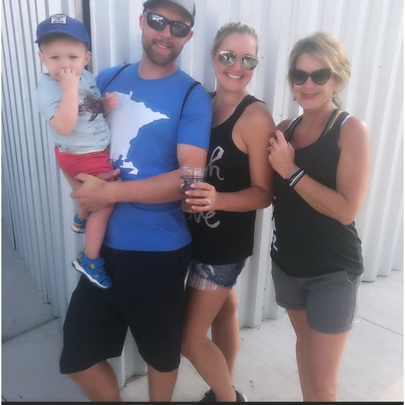 Meet your Posher, Karen - Picture 2 of 14